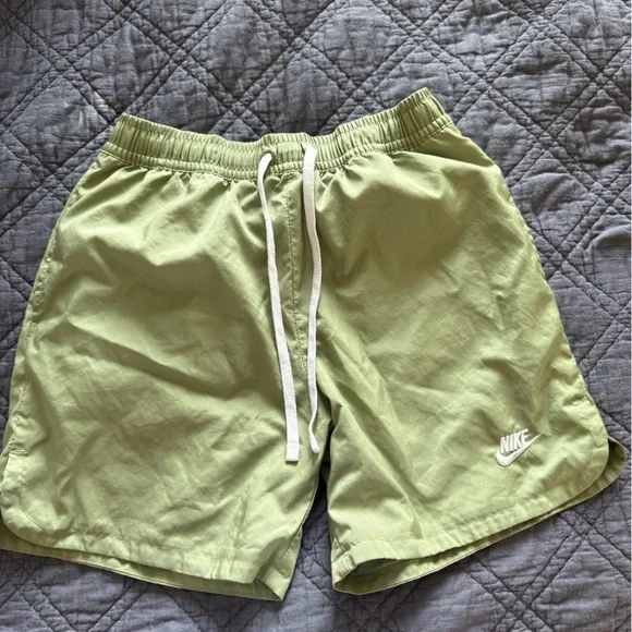 Nike Men’s Standard Fit Shorts – Green - Picture 4 of 6